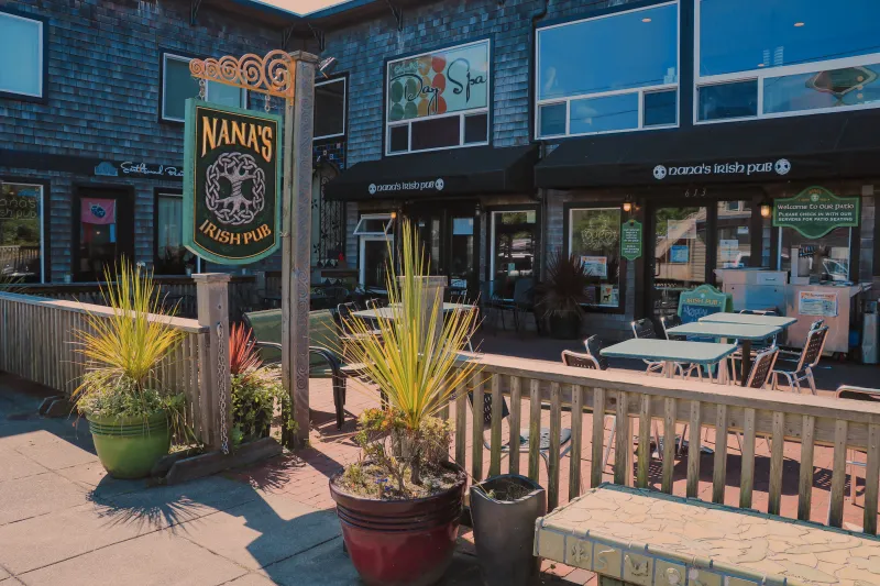 Nana's Irish Pub